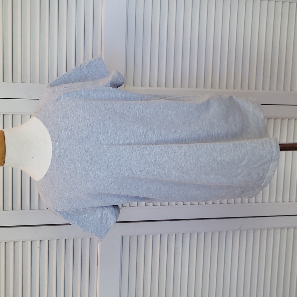 Cat & Jack gray t-shirt